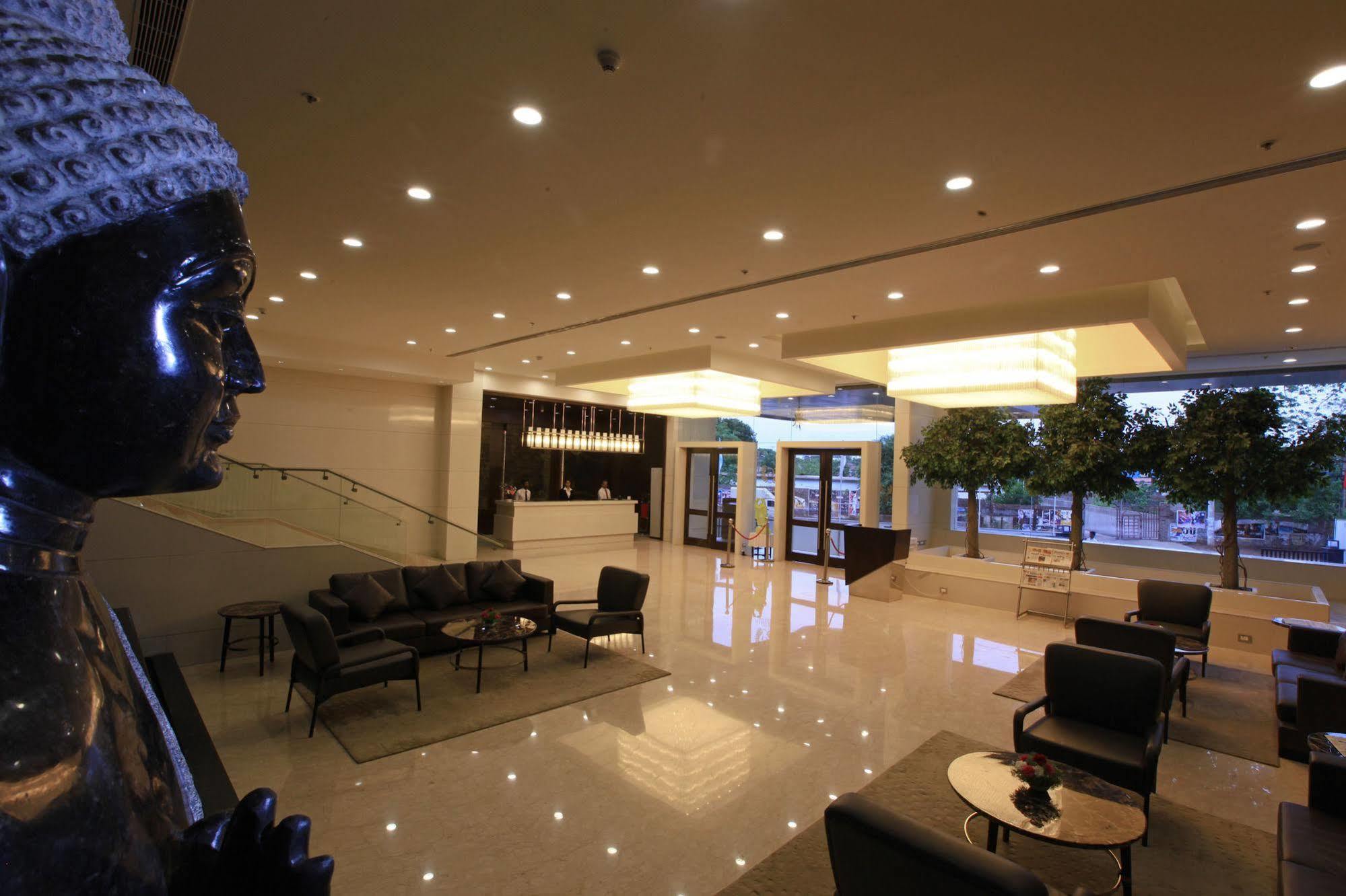 Goutham Grand Hotel - Tenali Vijayawāda Екстериор снимка