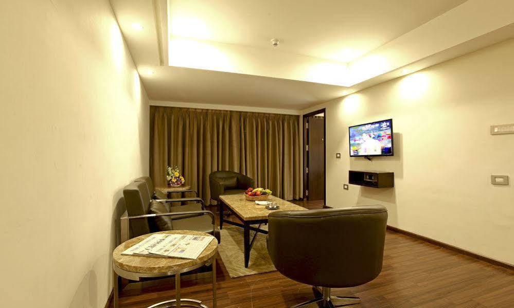 Goutham Grand Hotel - Tenali Vijayawāda Екстериор снимка