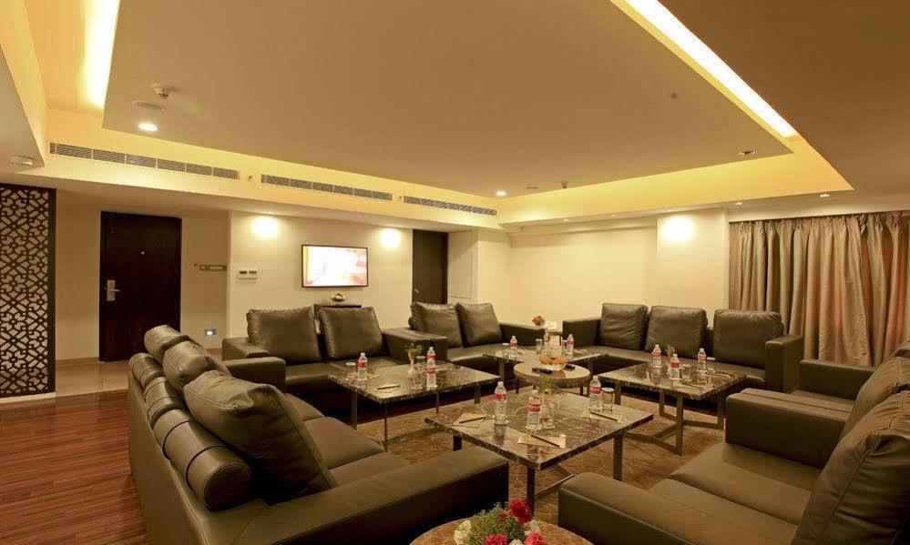 Goutham Grand Hotel - Tenali Vijayawāda Екстериор снимка