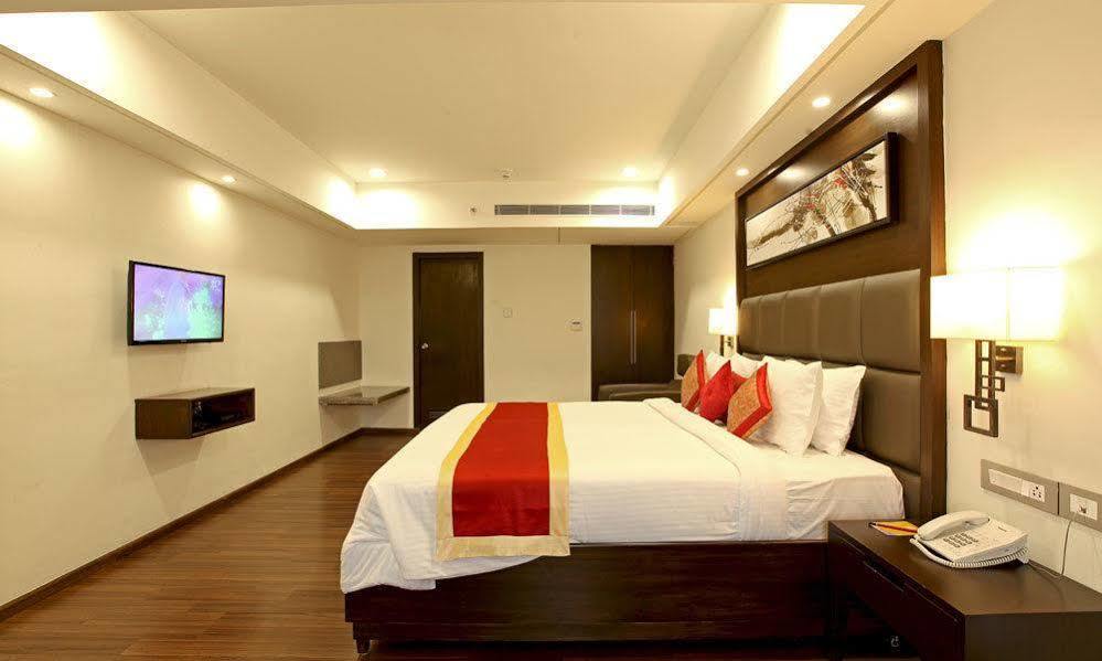 Goutham Grand Hotel - Tenali Vijayawāda Екстериор снимка
