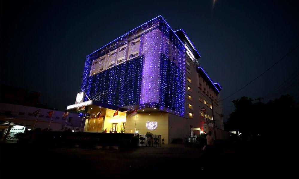Goutham Grand Hotel - Tenali Vijayawāda Екстериор снимка